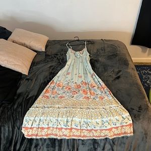 never worn floral maxi dress! (size large)